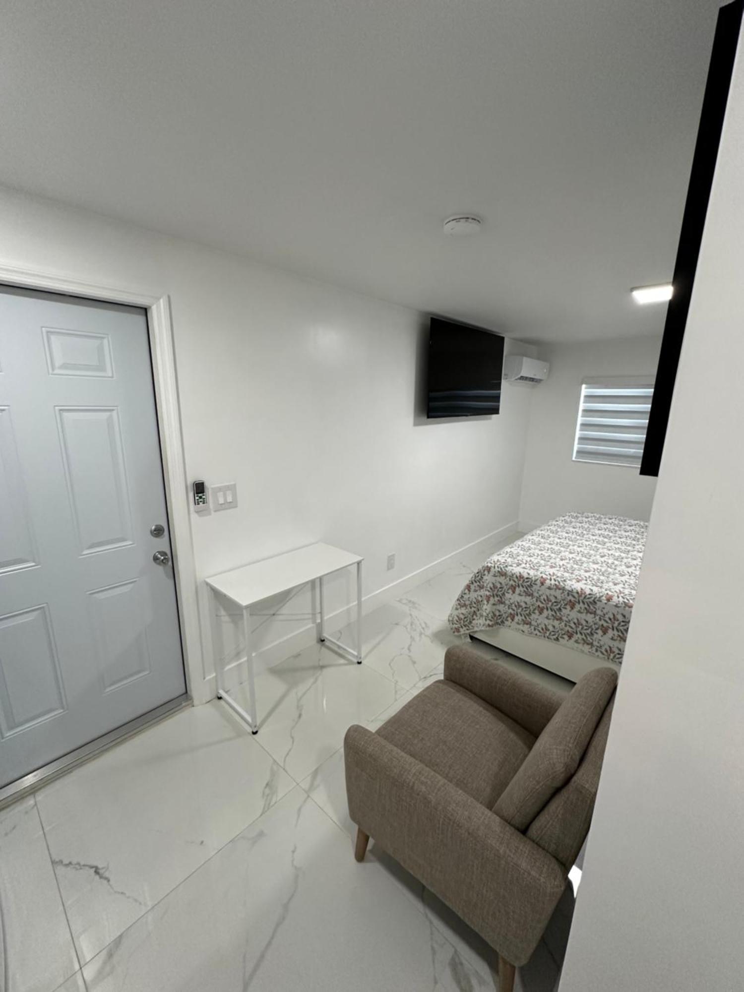 Adrien Guest Studio Miami Gardens Exterior photo